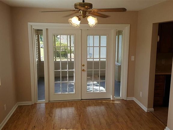 2nd image of 3122 Holly Berry Ln