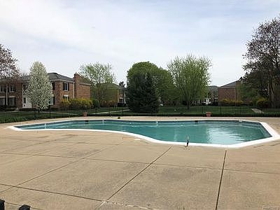 3rd image of 623 E Fox Hills Dr