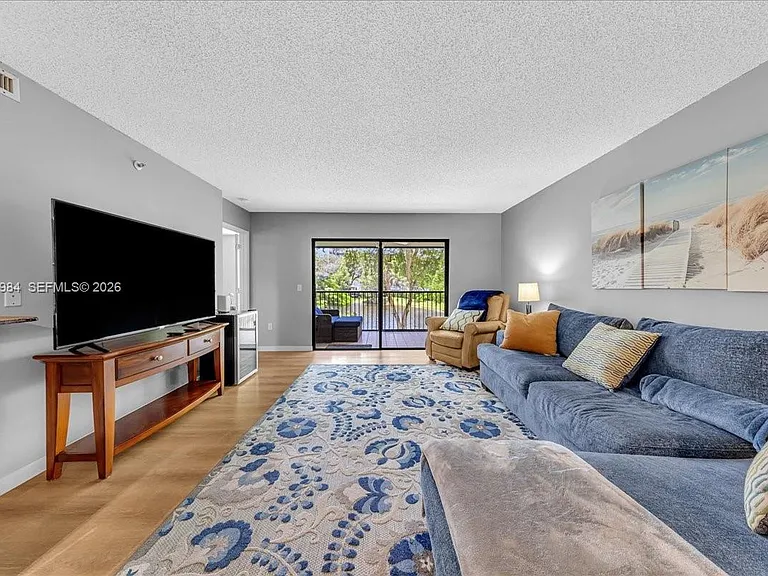 2240 N Cypress Bend Dr #204 — Photo 5