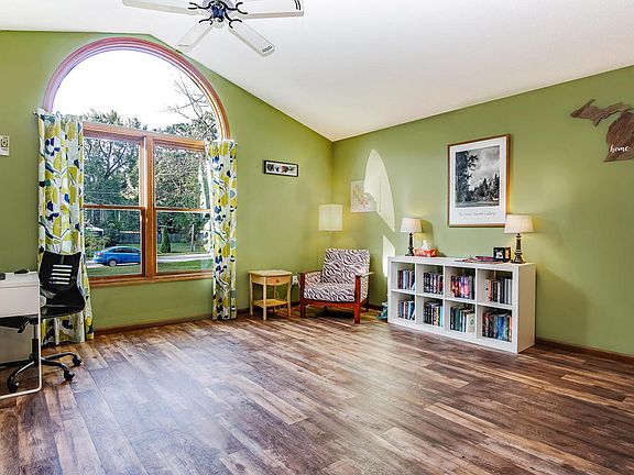 5th image of 177 Scotts Dr