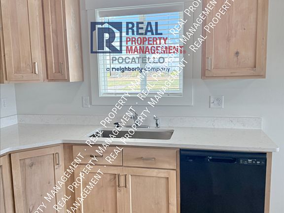 4th image of 5405 Park Lawn Dr #203