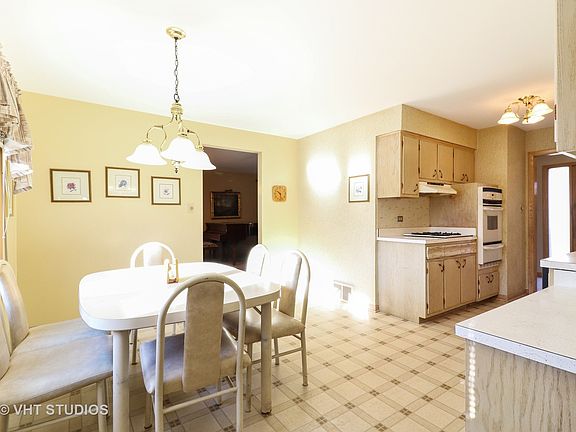 4th image of 10305 Lockwood Ave