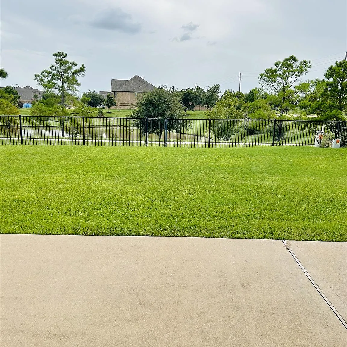 4 bed, 2.5 bath, 2241 sqft, $2,600 — Photo 3