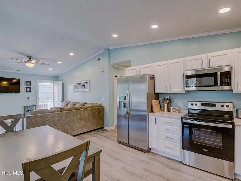 314 Charlotte Ave #SALTY KNIGHTS — Photo 2