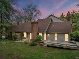 4612 Golf View Dr, Brighton, MI