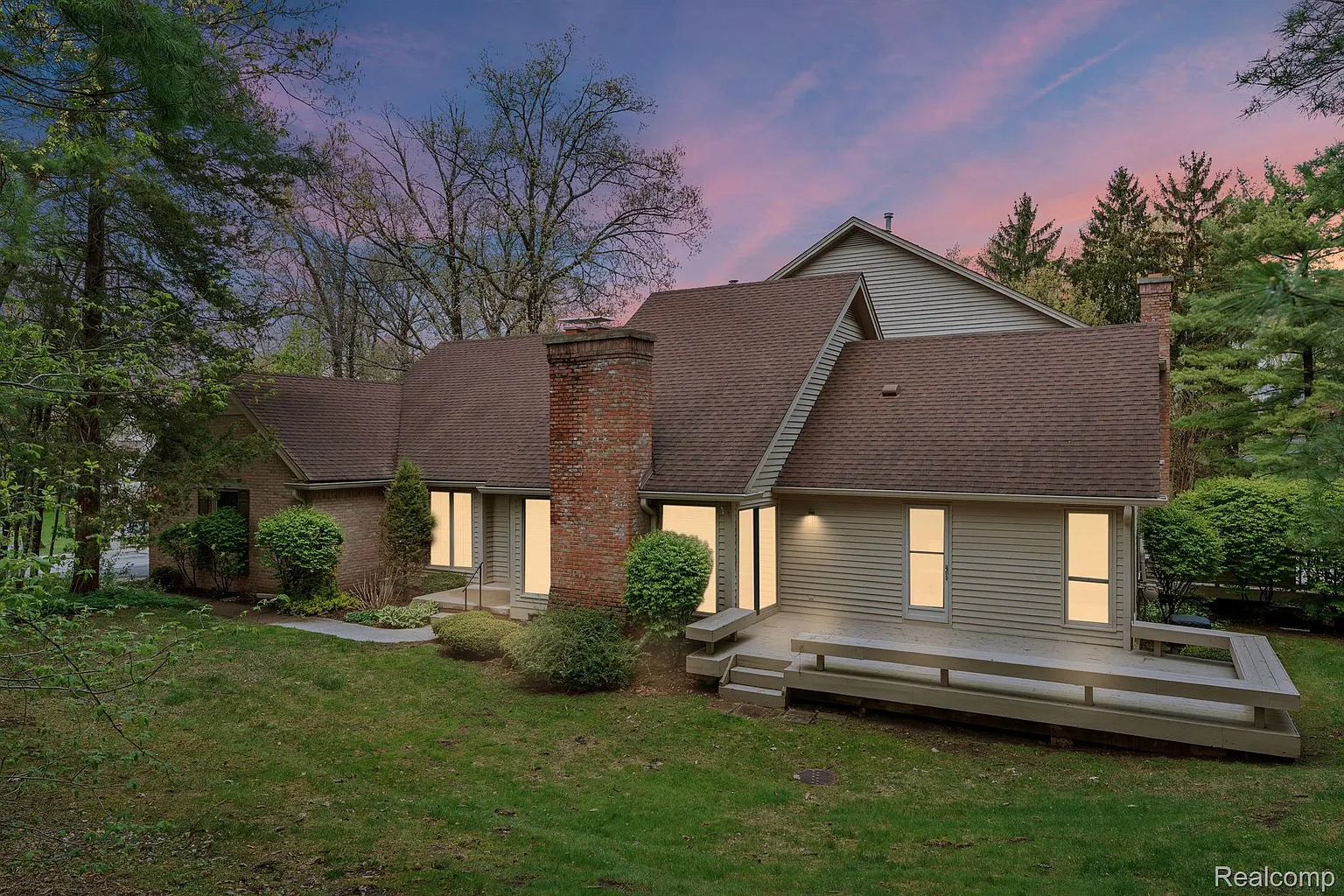 4612 Golf View Dr photo 1