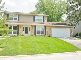 2511 Sun Valley Rd, Lisle, IL 60532
