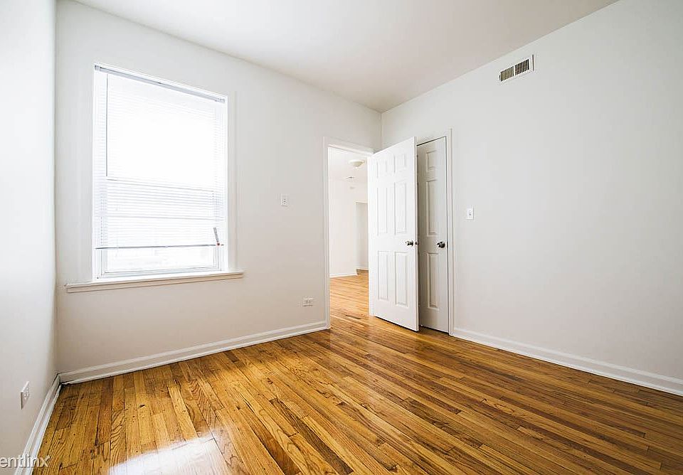 219 E 68th Pl Apartments Chicago Bedroom_05