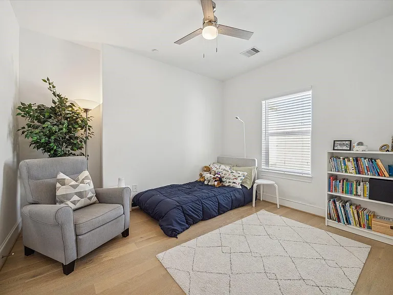 2714 Harvard St — Photo 27