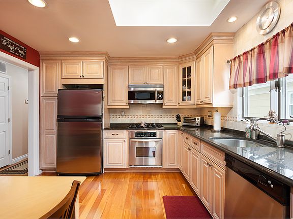 2nd image of 33 Cambridge Ave