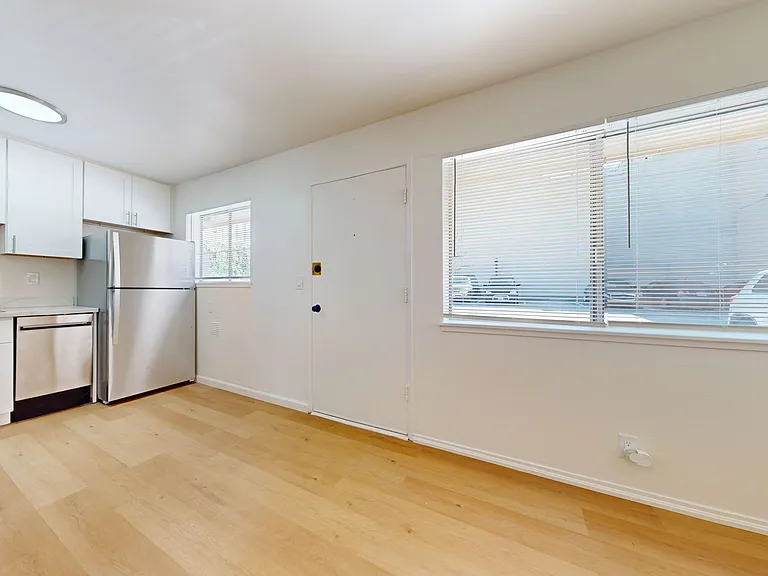 1520 Castro St — Photo 4