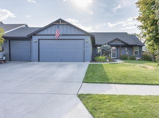 2831 NW 22nd St, Redmond, OR 97756