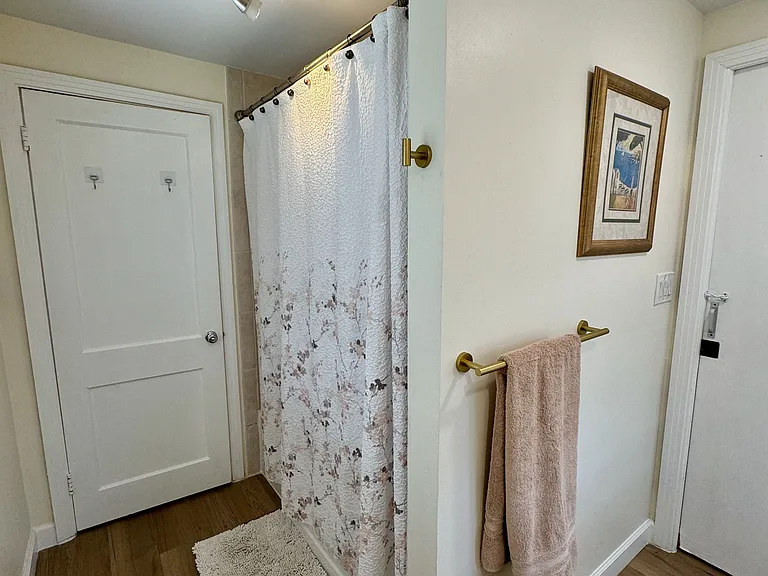 Alcove tub area offers privacy in Jack n Jill full bath