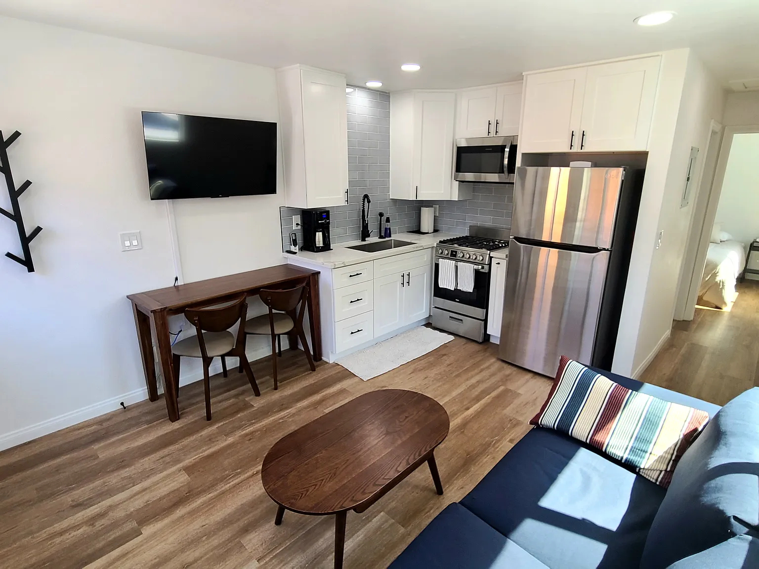 1 bed, 400 sqft, $2,200 — Photo 2