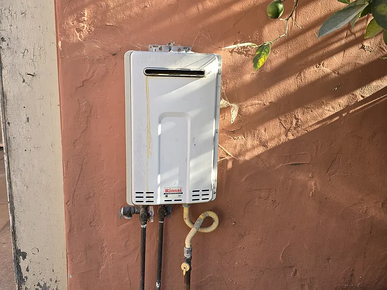 TANKLESS WATER HEATER