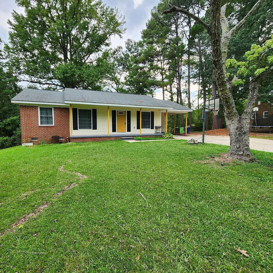 One Story home for rent — Photo 2