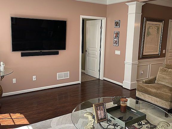 5th image of 185 Somerset Dr