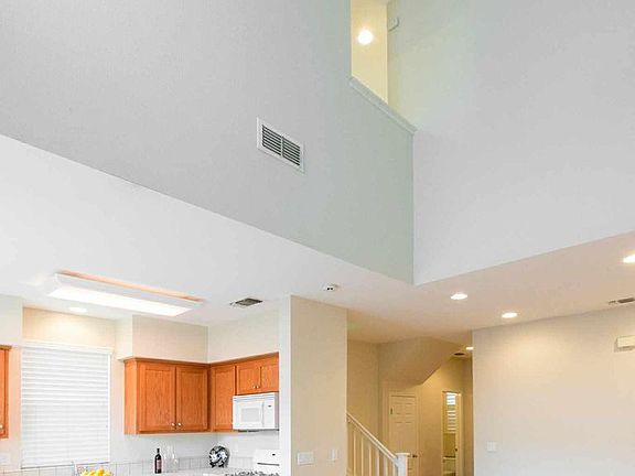 2nd image of 5075 Lakeshore Dr