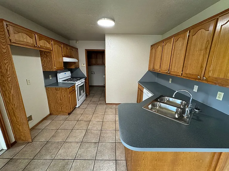 2618 Briarcliff Dr — Photo 3
