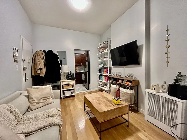 238 E 24th St #1B — Photo 2