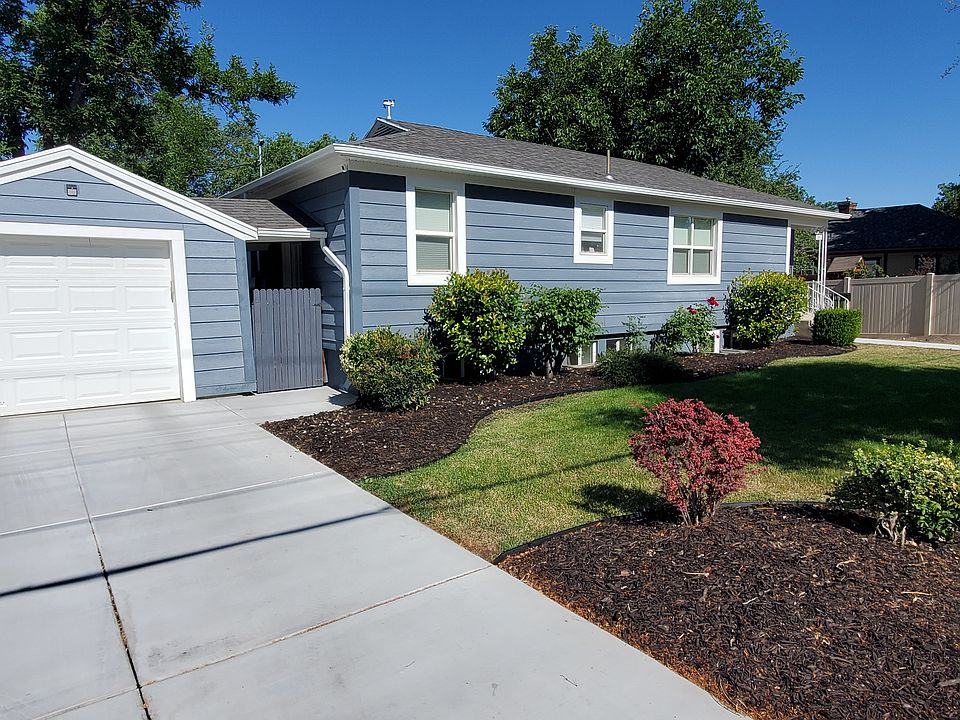 Front of house with optional rental garage. Apartment is the basement which is accessible through the gate between the garage and the house.