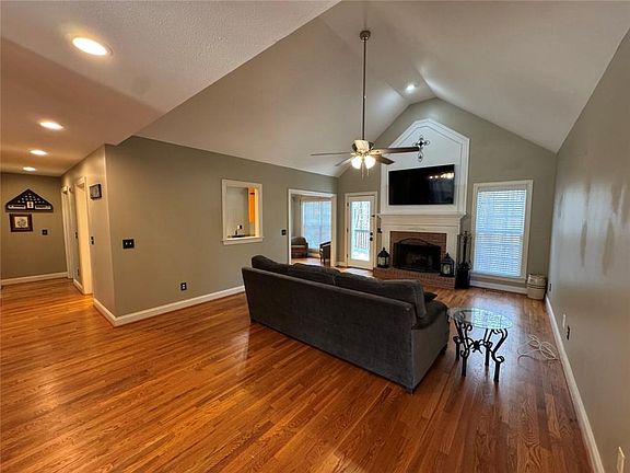 4th image of 10198 Tall Pine Pl