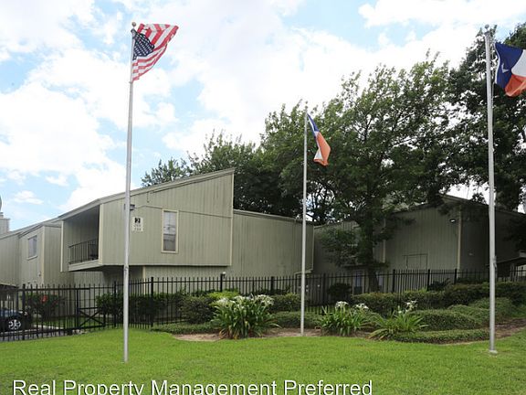 4th image of 5625 Antoine Dr #421