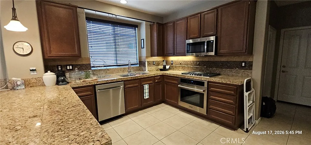 3 bed, 2.5 bath, 2072 sqft, $2,900 — Photo 3