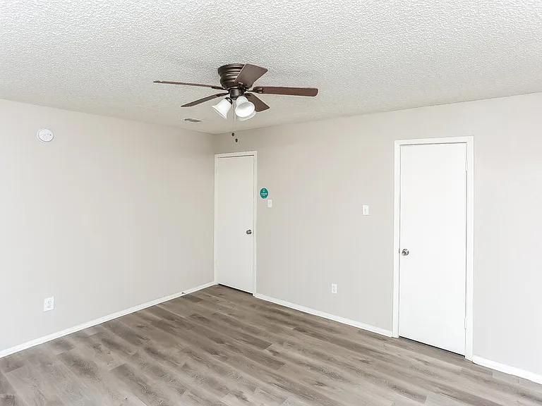 603 S Waxahachie St — Photo 8
