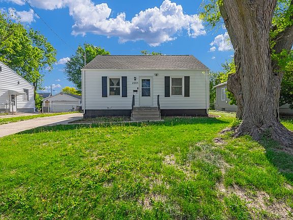 2nd image of 2205 52nd St