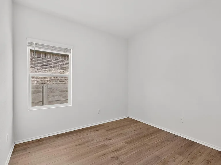 941 Legends Ln — Photo 23