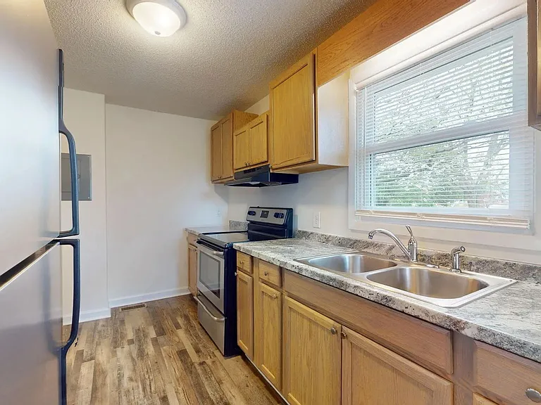 1906 Leslie Campbell Ave — Photo 8
