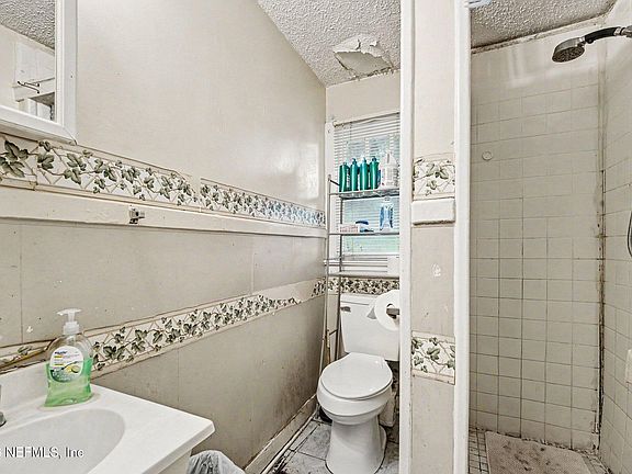 5th image of 524 W 62ND Street