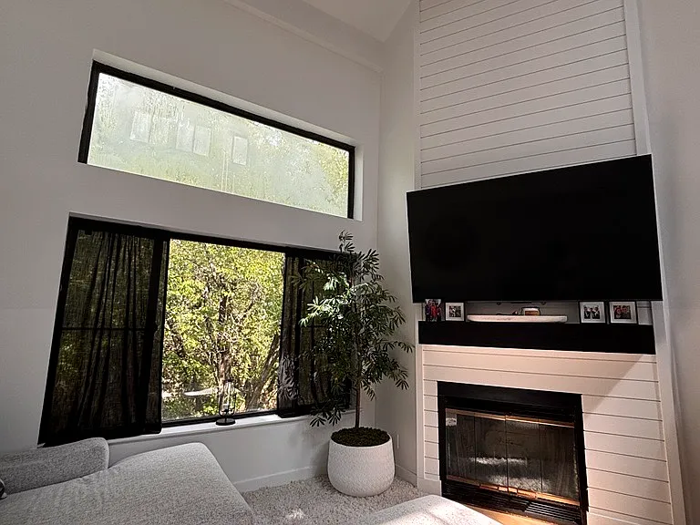 370 N Greeley Ave — Photo 6