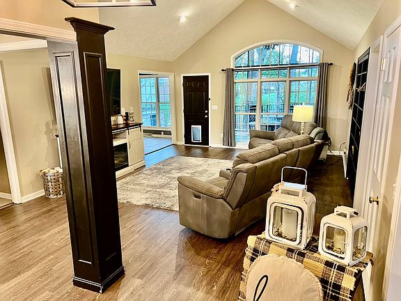 5th image of 1008 Pleasant Valley Dr