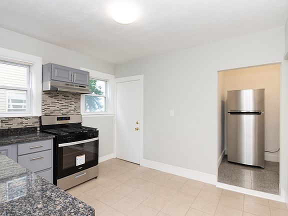 3rd image of 35 Torrey St APT 3