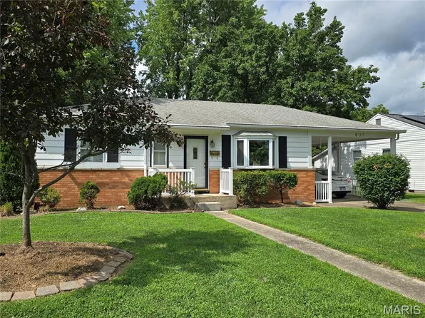 803 Smith Ln, Hillsboro, IL 62049