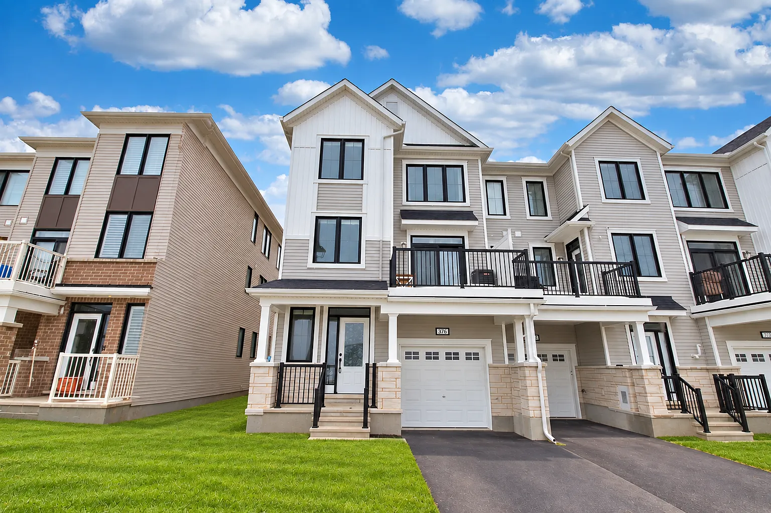 376 Aphelion Cr — Photo 1