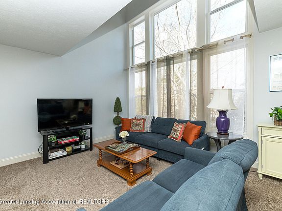 3rd image of 2286 Fieldstone Dr