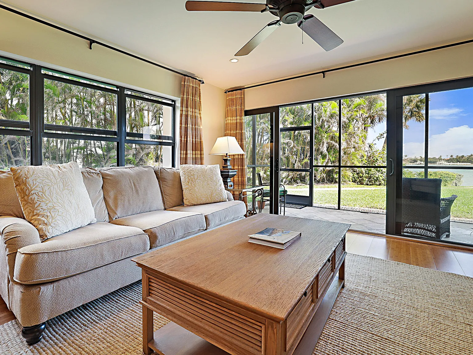 2 bed, 2.0 bath, 1287 sqft, $3,200 — Photo 4