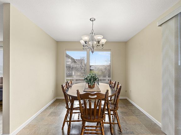 3rd image of 2722 Meadowlark Dr