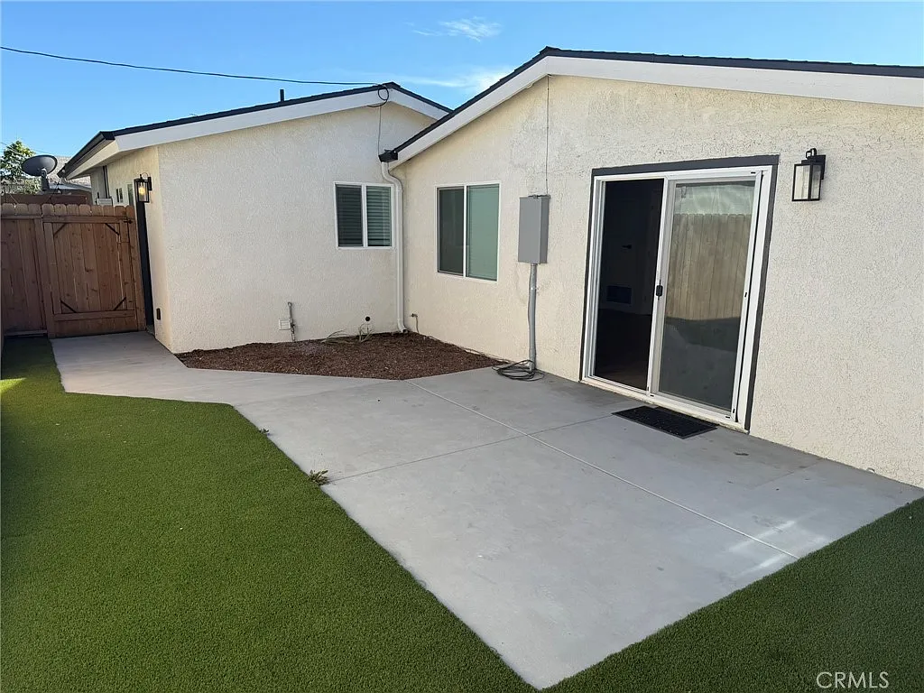 3 bed, 1200 sqft, $3,850 — Photo 1