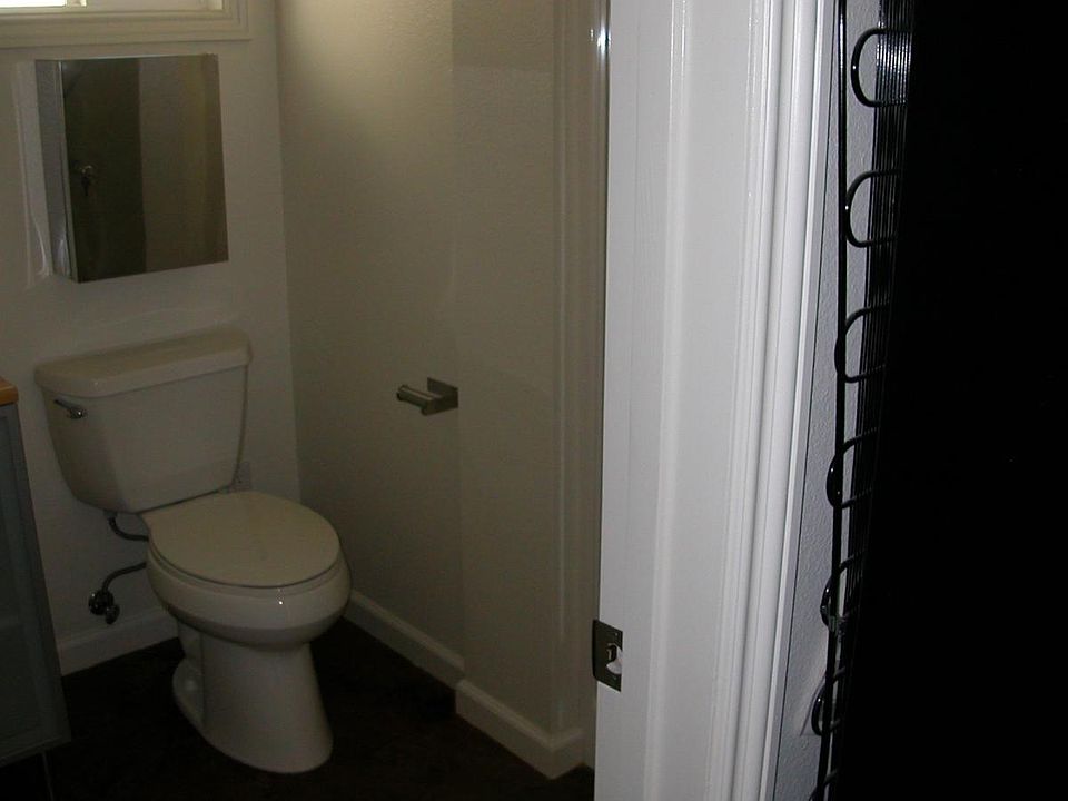 2nd image of 239 Lower Cliff Dr APT 4