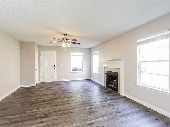 5th image of 2127 Pleasant Dale Dr