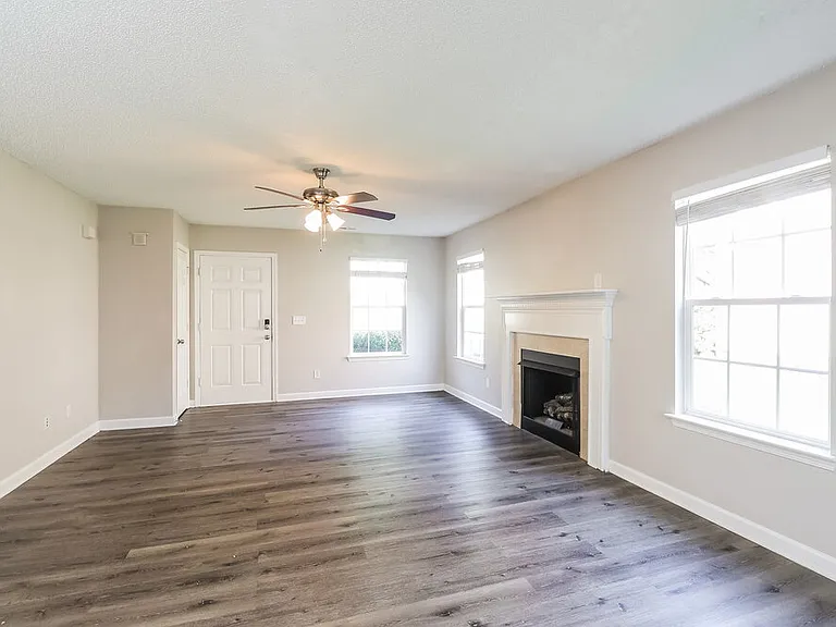2127 Pleasant Dale Dr — Photo 5