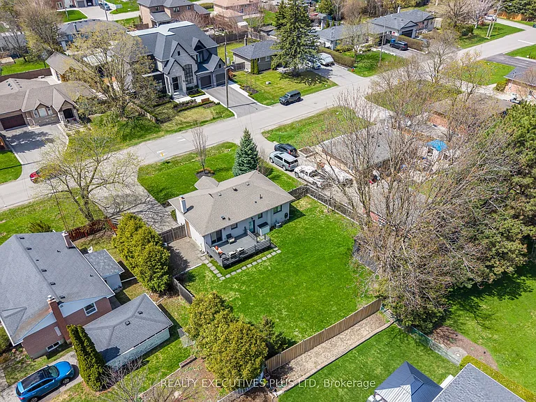 9 Hazelbury Dr — Photo 30