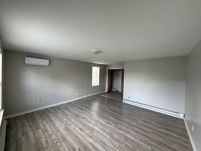 490 Ashland Ter #1 — Photo 3