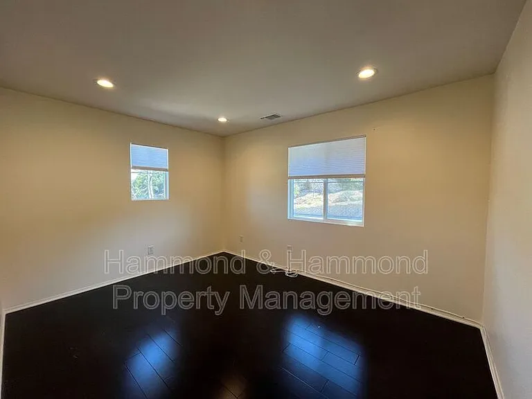3806 Cayman Ct — Photo 16