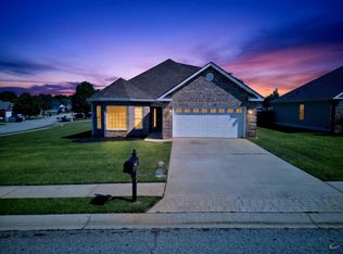 406 Sundowner Dr, Bonaire, GA 31005