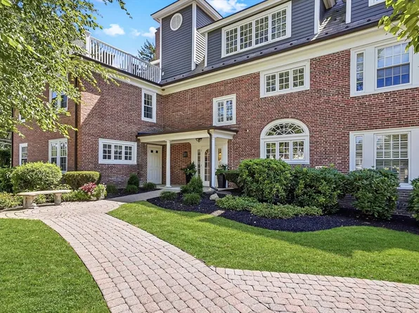 221 Worcester Ln Unit 6, Waltham, MA 02451